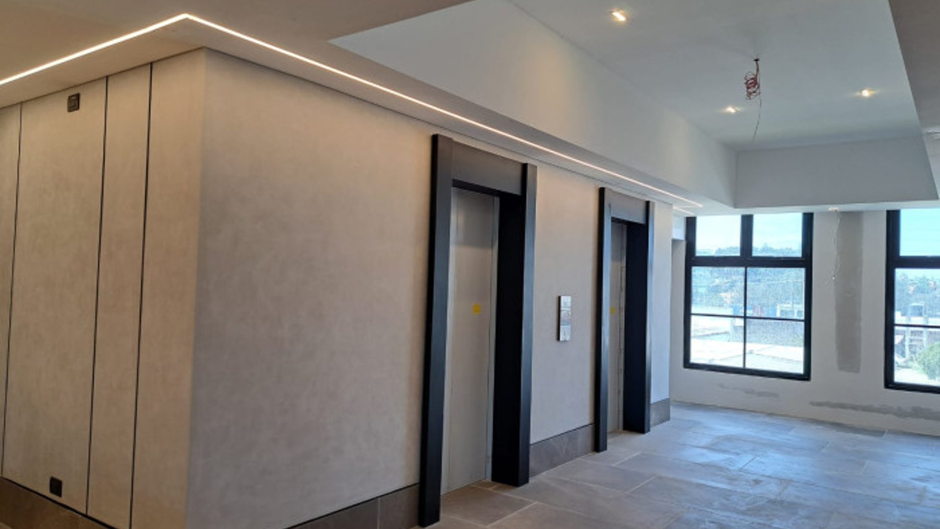 Oficinas en venta y renta en Centro Comercial en CAES