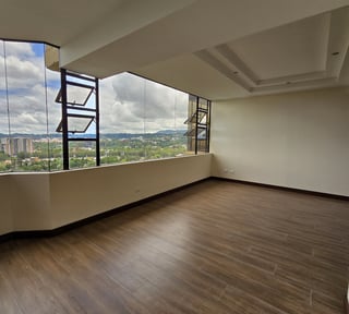 En Venta Apartamento en Zona 10 cercano a Oackland Z 10