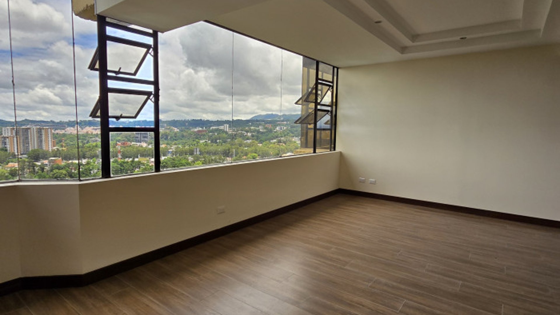 En Venta Apartamento en Zona 10 cercano a Oackland Z 10