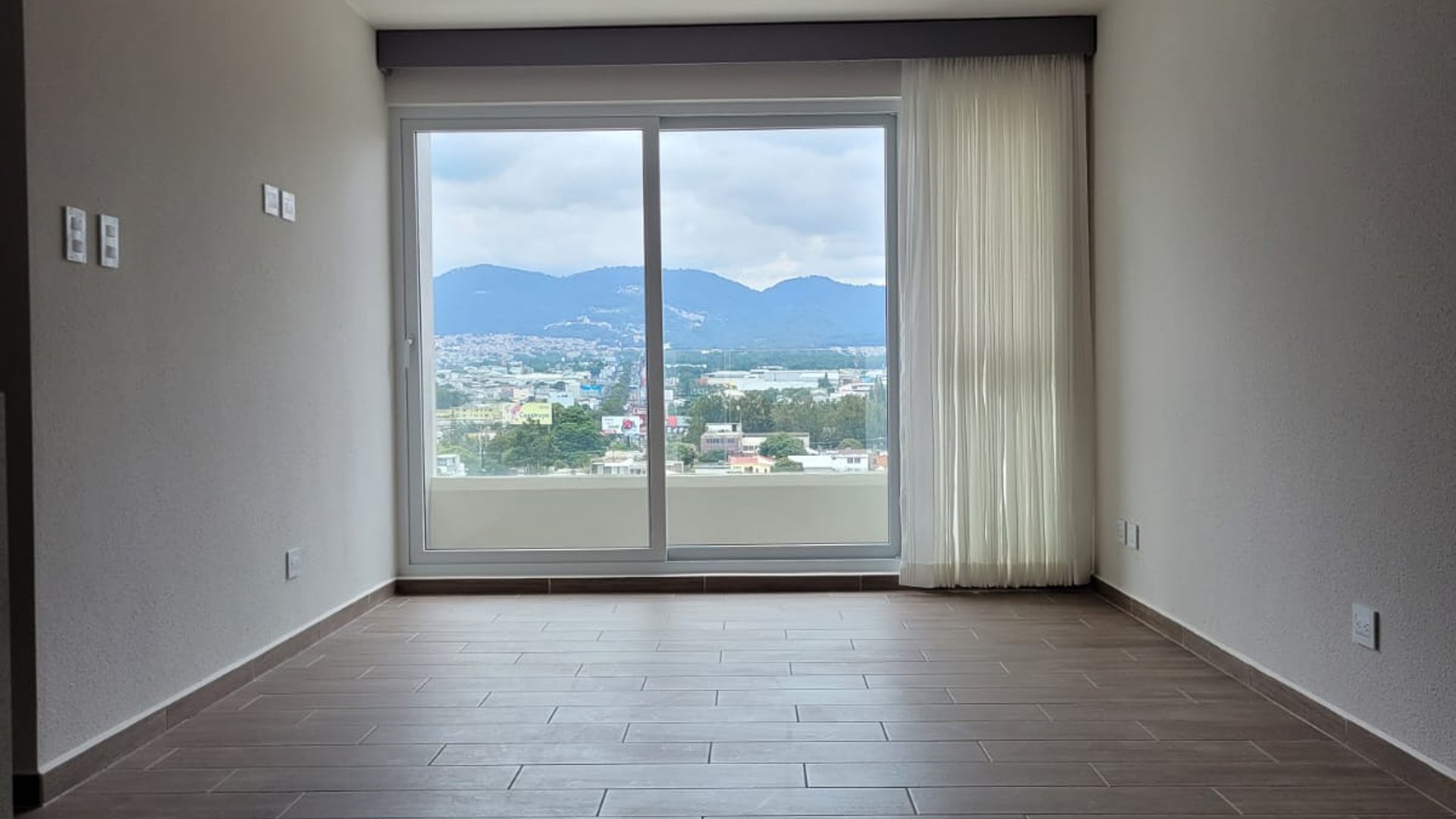 Apartamento en nivel alto en renta de 3 habitaciones en Z7 Ref-5606