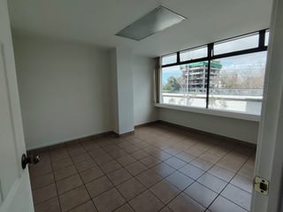 Oficina tabicada en renta en edificio corporativo en zona 14 Ref-5704 - 5