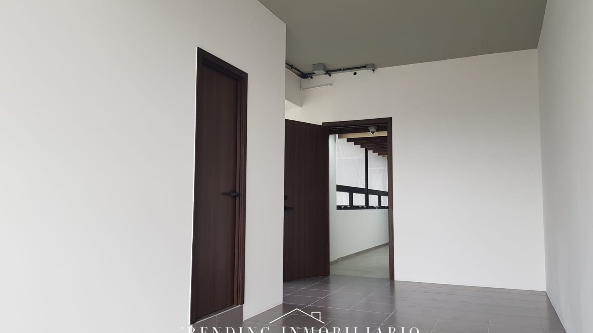 Oficina en renta edificio Nova Zona 9, 40 m²