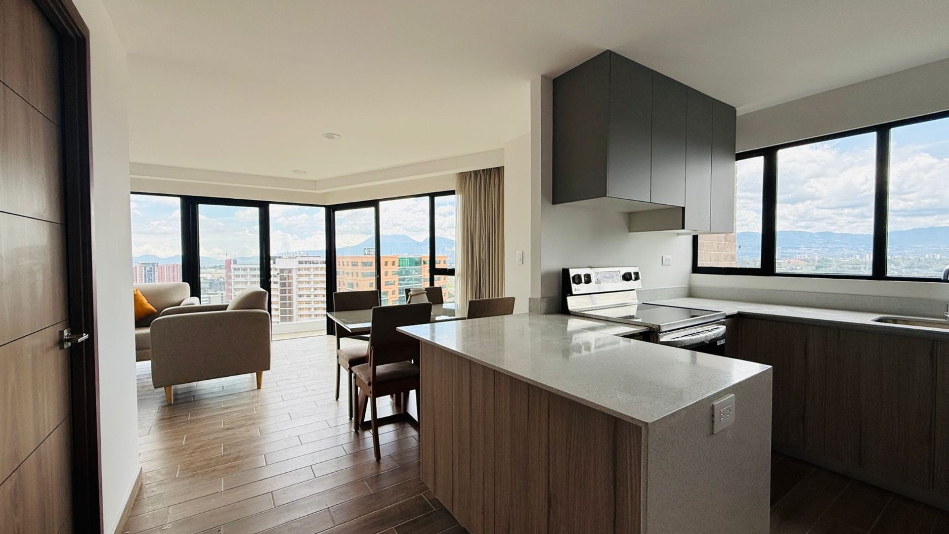 VENTA DE HERMOSO APARTAMENTO - PARQUE 14, ZONA 14