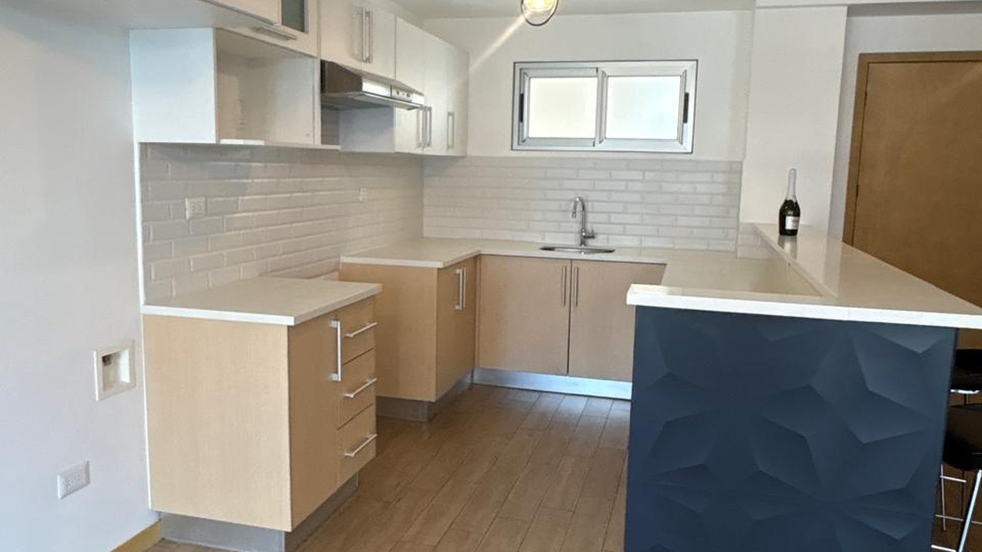 APARTAMENTO EN VENTA | EDIFICIO CITY HAUS | ZONA 10 - Miniatura 3