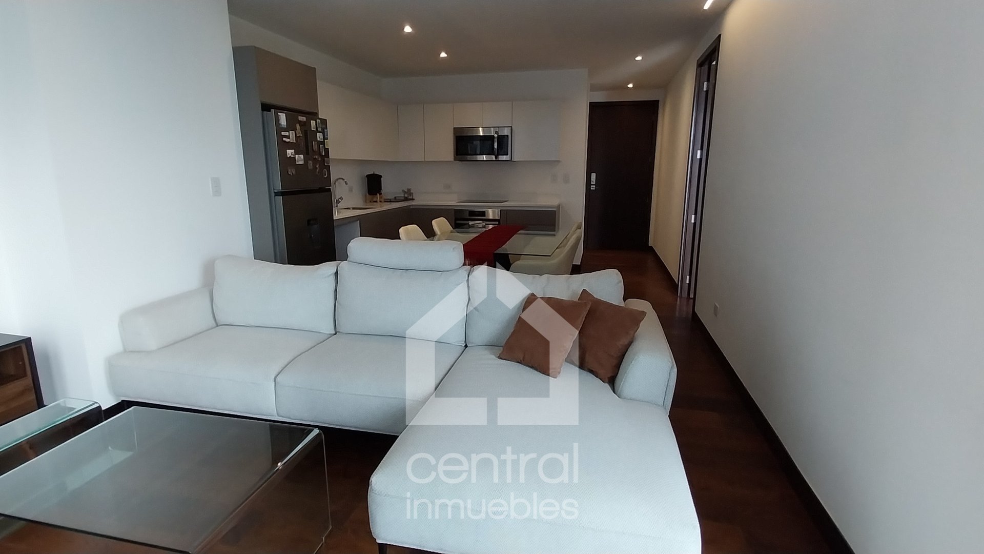 Exclusivo apartamento amueblado en renta en zona 10 - Miniatura 2