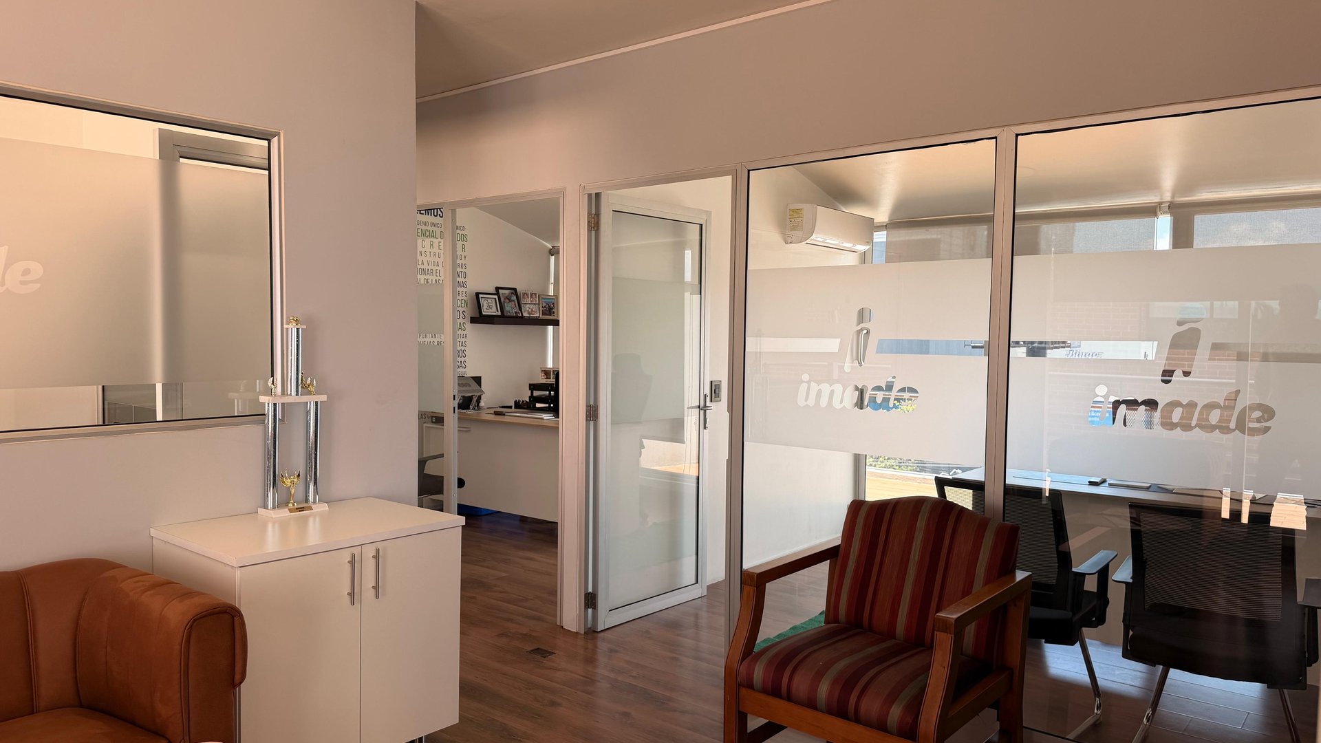 Oficina Premium 200m² Zona 11, Guatemala: ¡Ideal para tu Negocio! - Miniatura 8