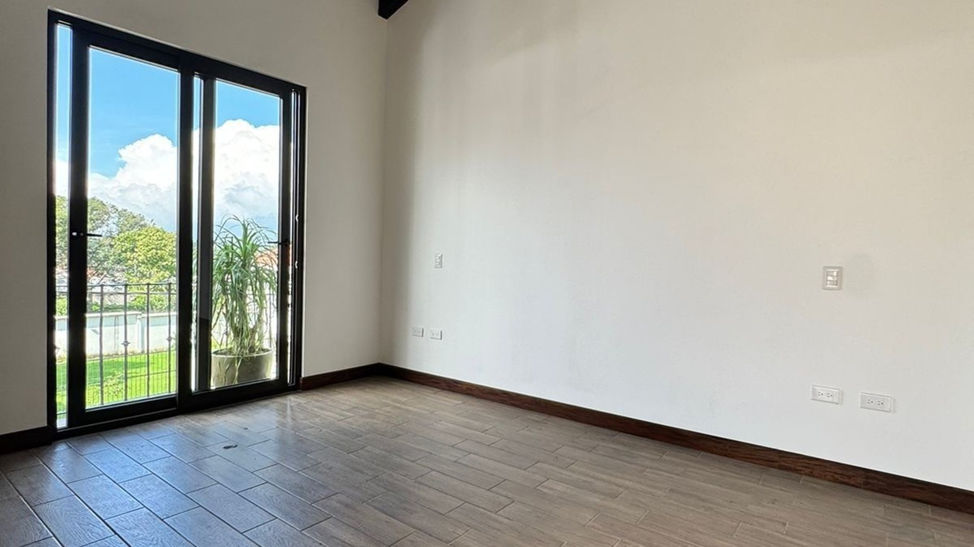 PRECIOSA CASA EN VENTA EN ANTIGUA - Miniatura 3