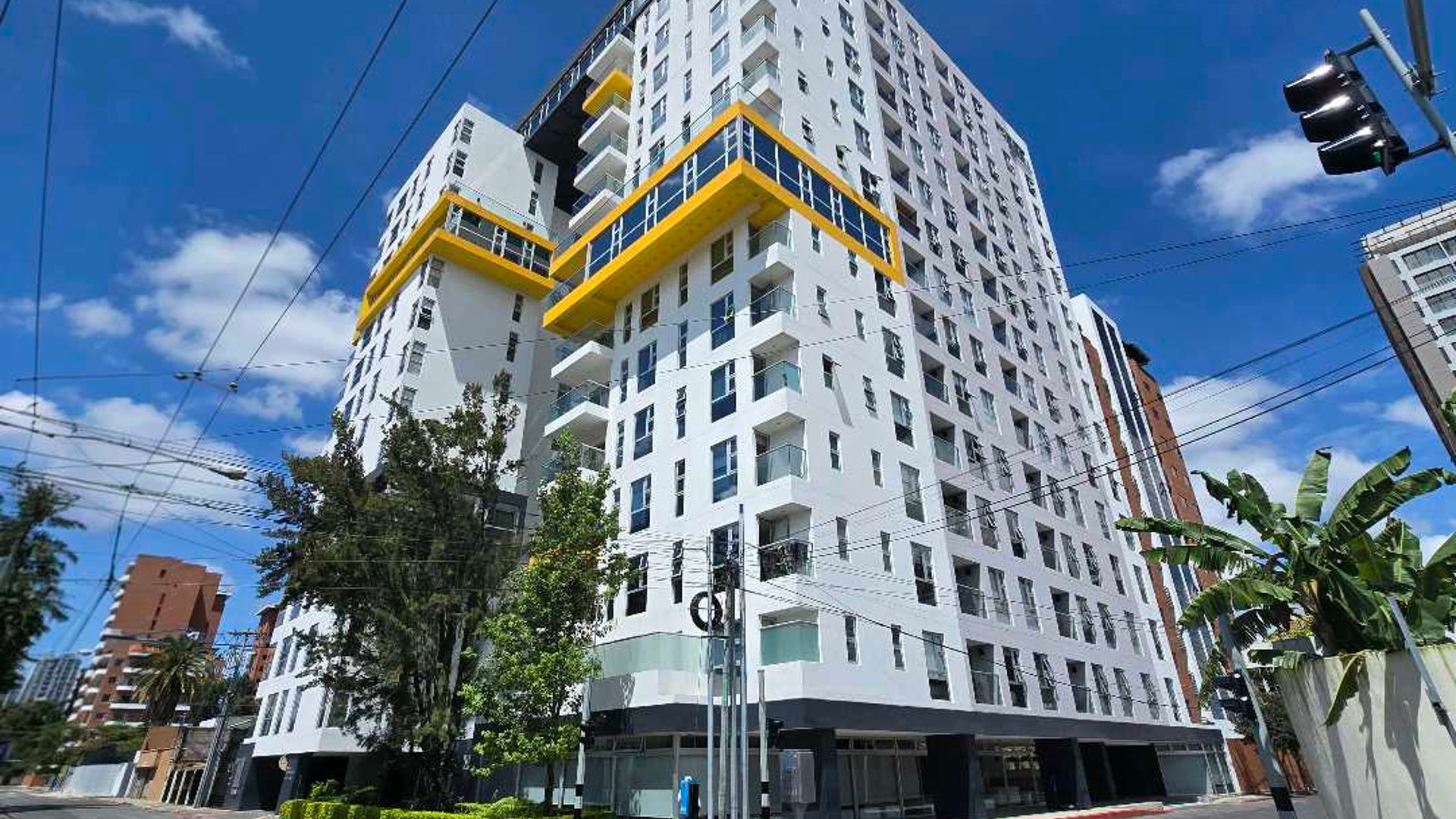 APARTAMENTO AMUEBLADO EN ALQUILER EN ZONA 10 - - Image 1