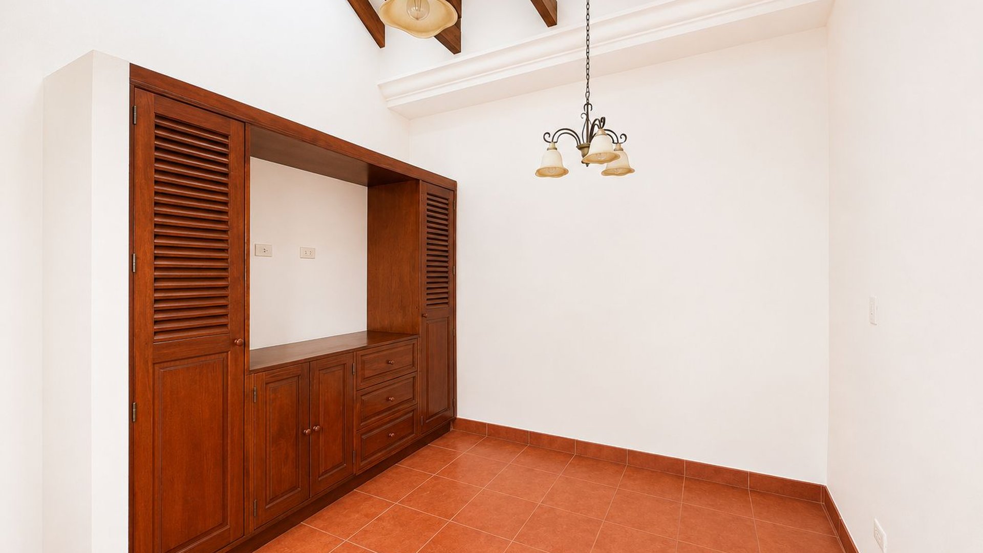 HERMOSA CASA DE UN NIVEL EN RENTA-SAN PEDRO LAS HUERTAS - Miniatura 4