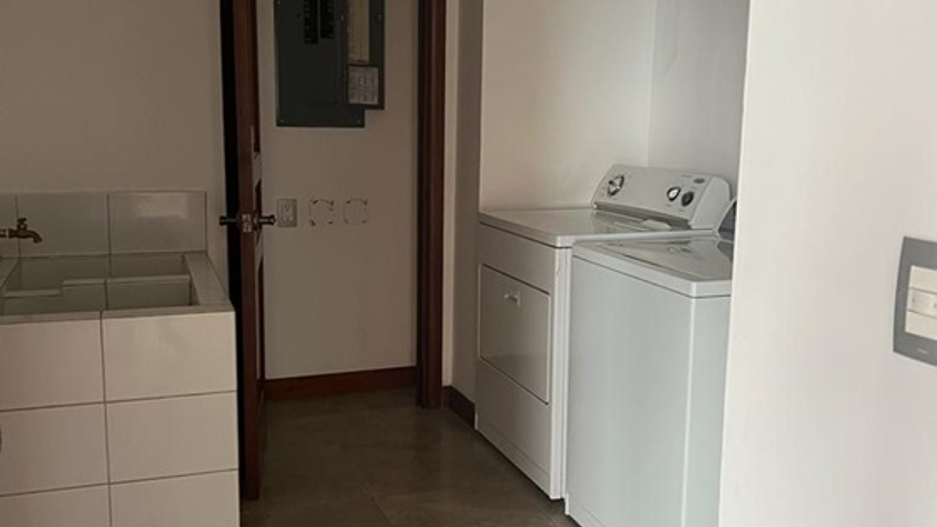 Alquilo Zona 14 apartamento Edificio Tadeus - Miniatura 23
