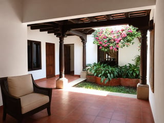 Casa Estilo Colonial en Venta en Condominio Jardines de La Azotea, Jocotenango - 2