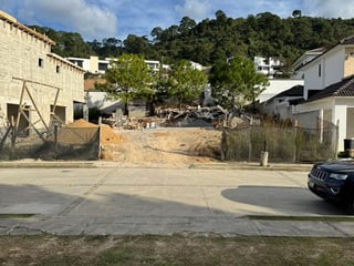 TERRENO EN VENTA – LOMAS DE SAN ISIDRO , zona 16 - 4