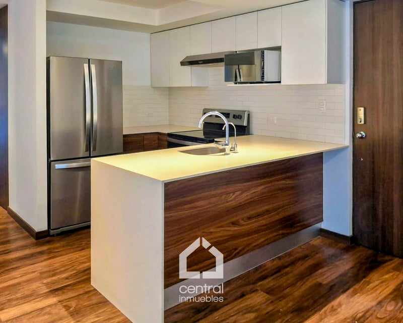 Apartamento de 3 habitaciones y patio en Aralia 2, Mariscal zona 11
