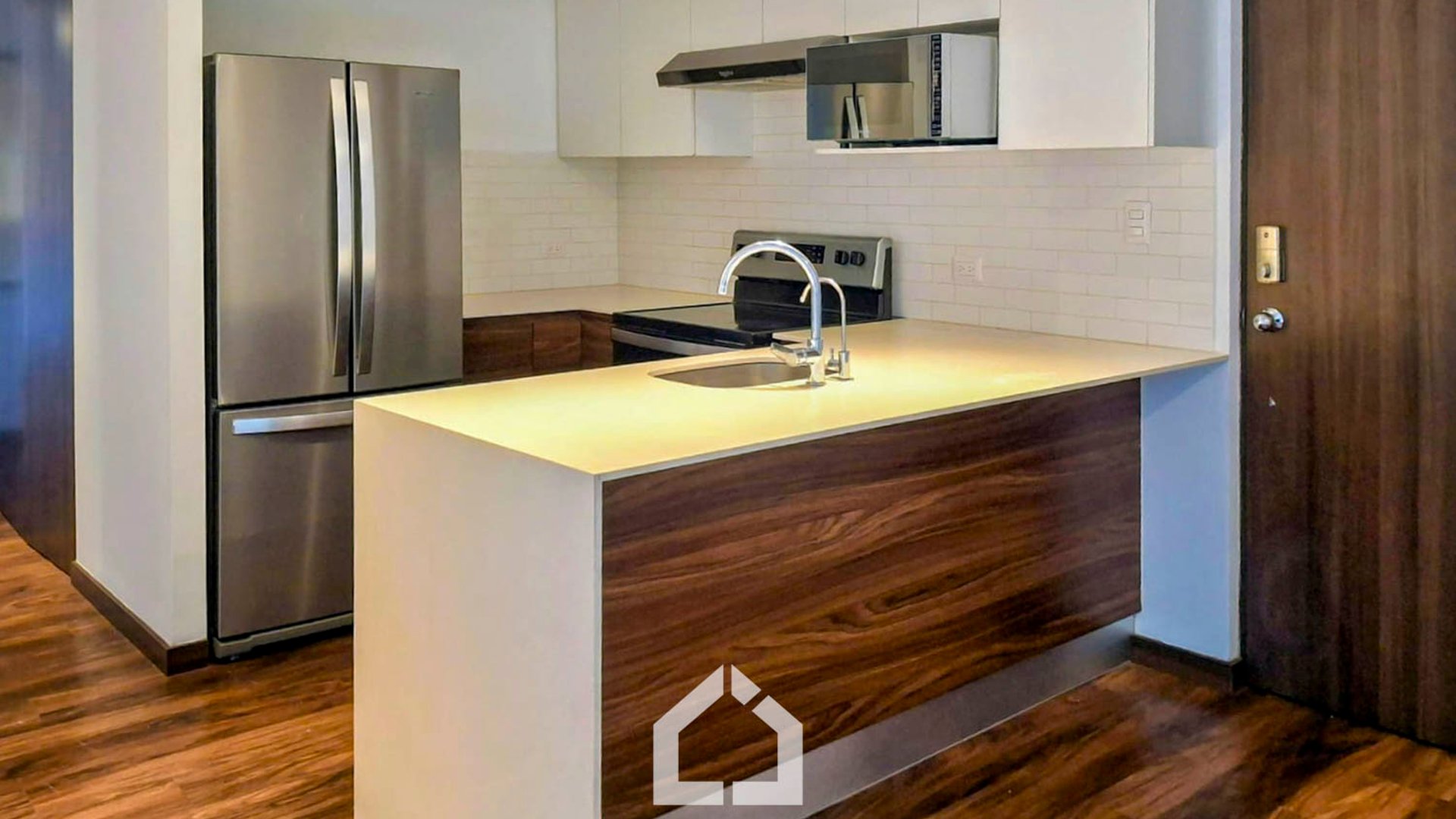 Apartamento de 3 habitaciones y patio en Aralia 2, Mariscal zona 11