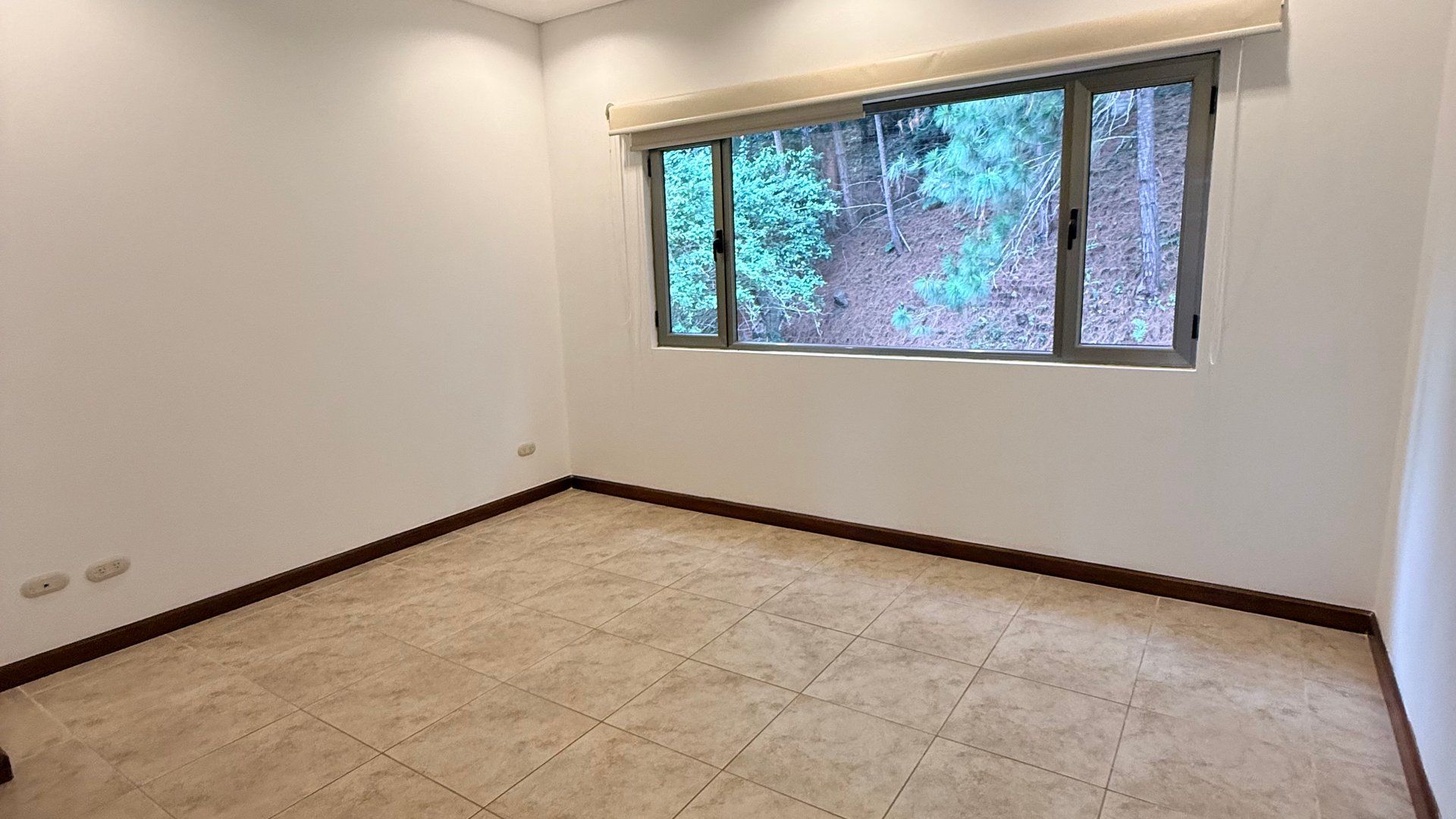 Elegante Casa en Renta - 4 Hab. San Jorge Muxbal, Guatemala - Miniatura 16