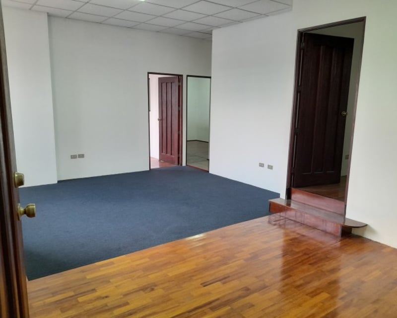 Oficina en Alquiler en zona 13
