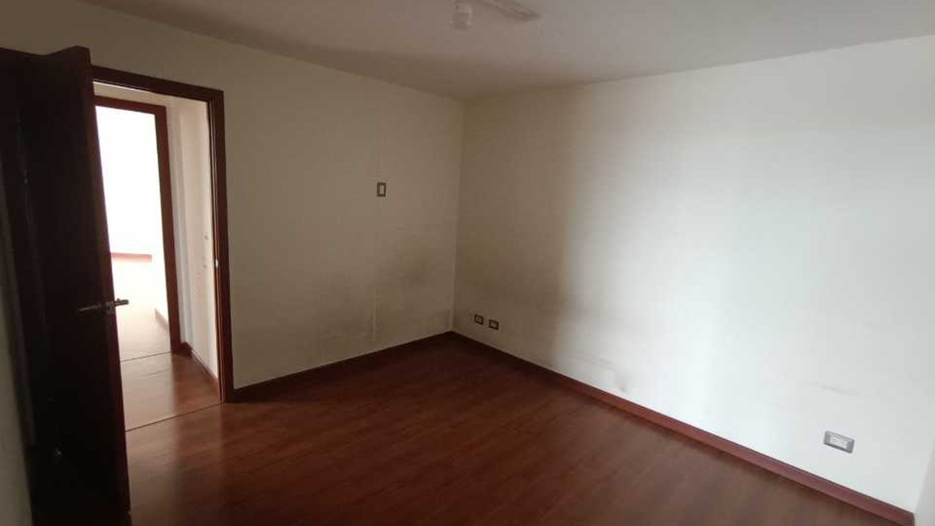 Venta de apartamento de 3 habitaciones Las Gemas zona 11 - Miniatura 15