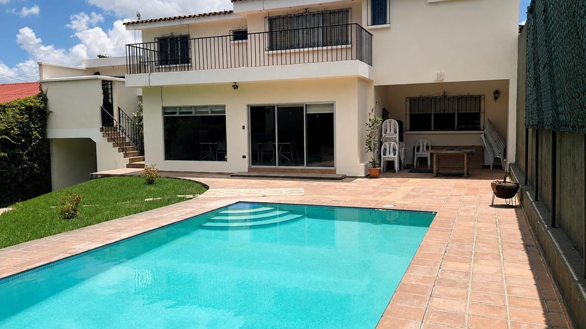 📍 CASA EN VENTA – 3 HAB + PISCINA | FUERA DE GARITA | ZONA 15, VH3