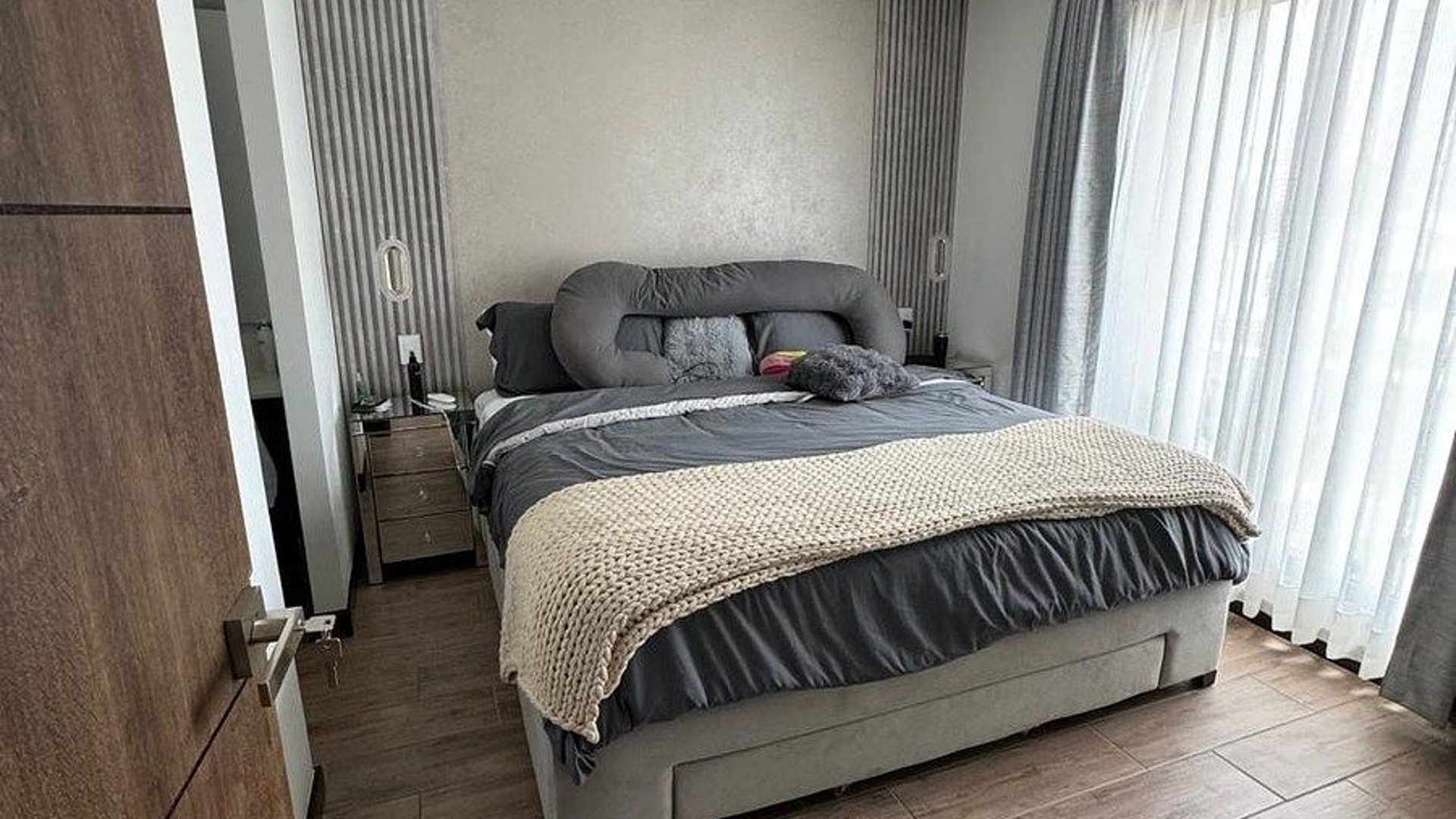 Apartamento con Amplio Jardín en Venta o Renta – , Zona 10 - Miniatura 4