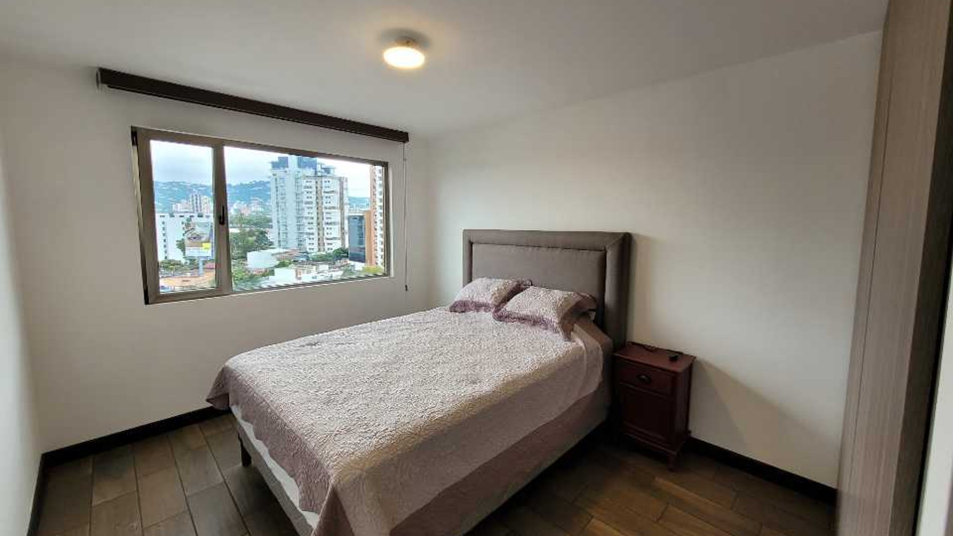 Apartamento en Alquiler  Edificio Verona, zona 10 Guatemala - Miniatura 9