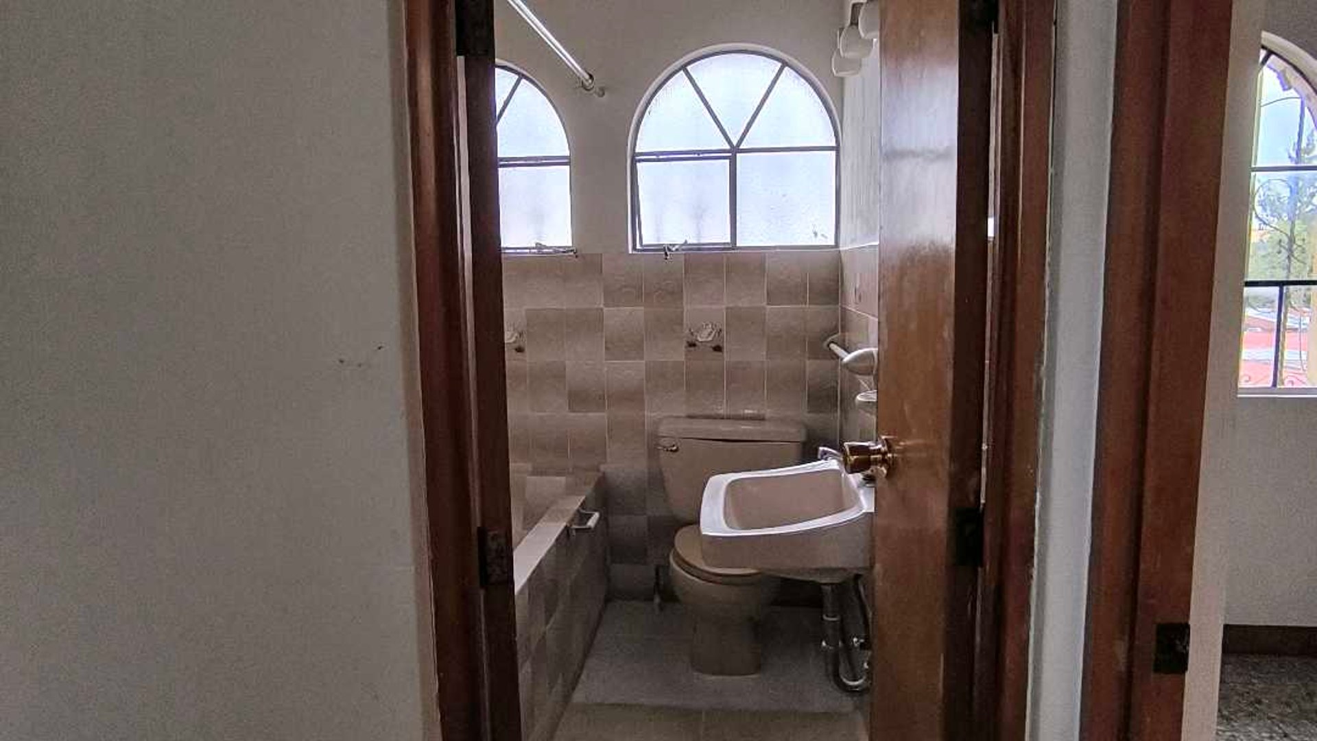 Alquilo Amplio Apartamento en Jardines de la Asuncion zona 5 - Miniatura 14