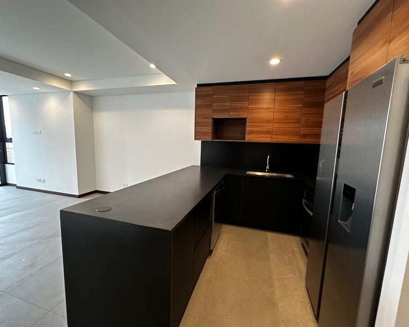 Apartamento con linea blanca y 3 habitaciones en zona 14 Ref-5463