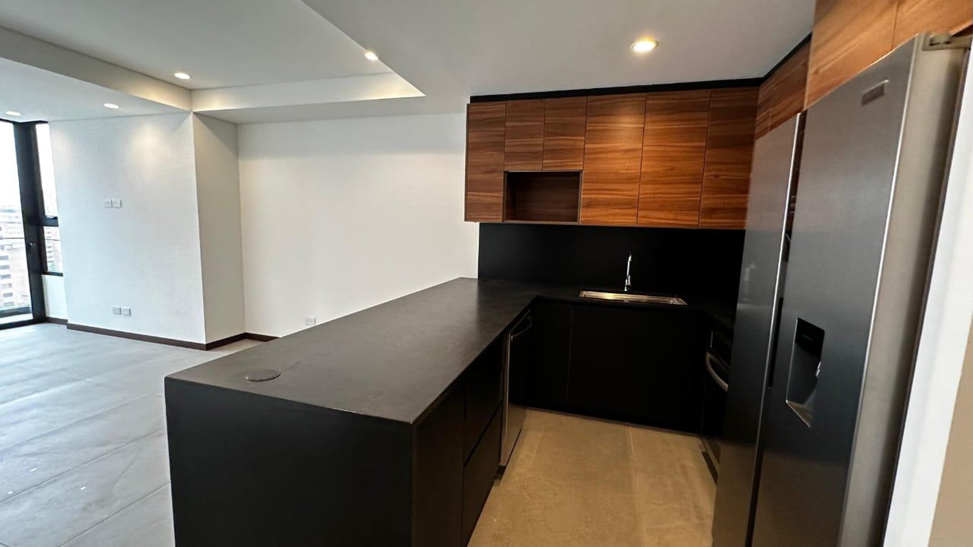 Apartamento con linea blanca y 3 habitaciones en zona 14 Ref-5463