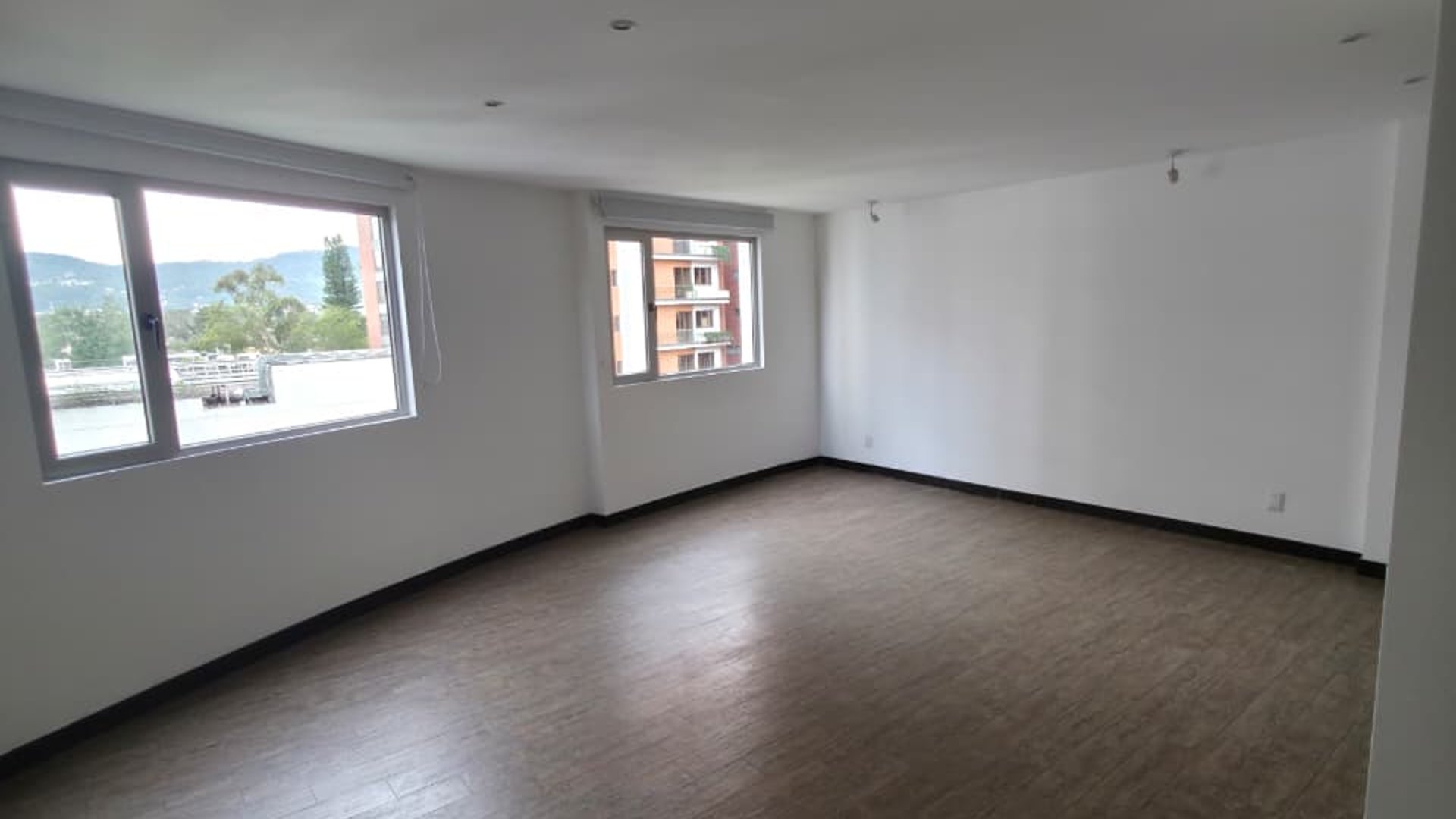 Apartamento en Alquiler Edificio Attica II, zona 14 - Miniatura 2