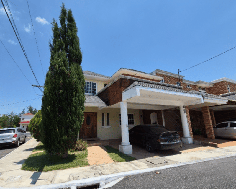 Casa de esquina en venta Km. 18 Carretera Salvador