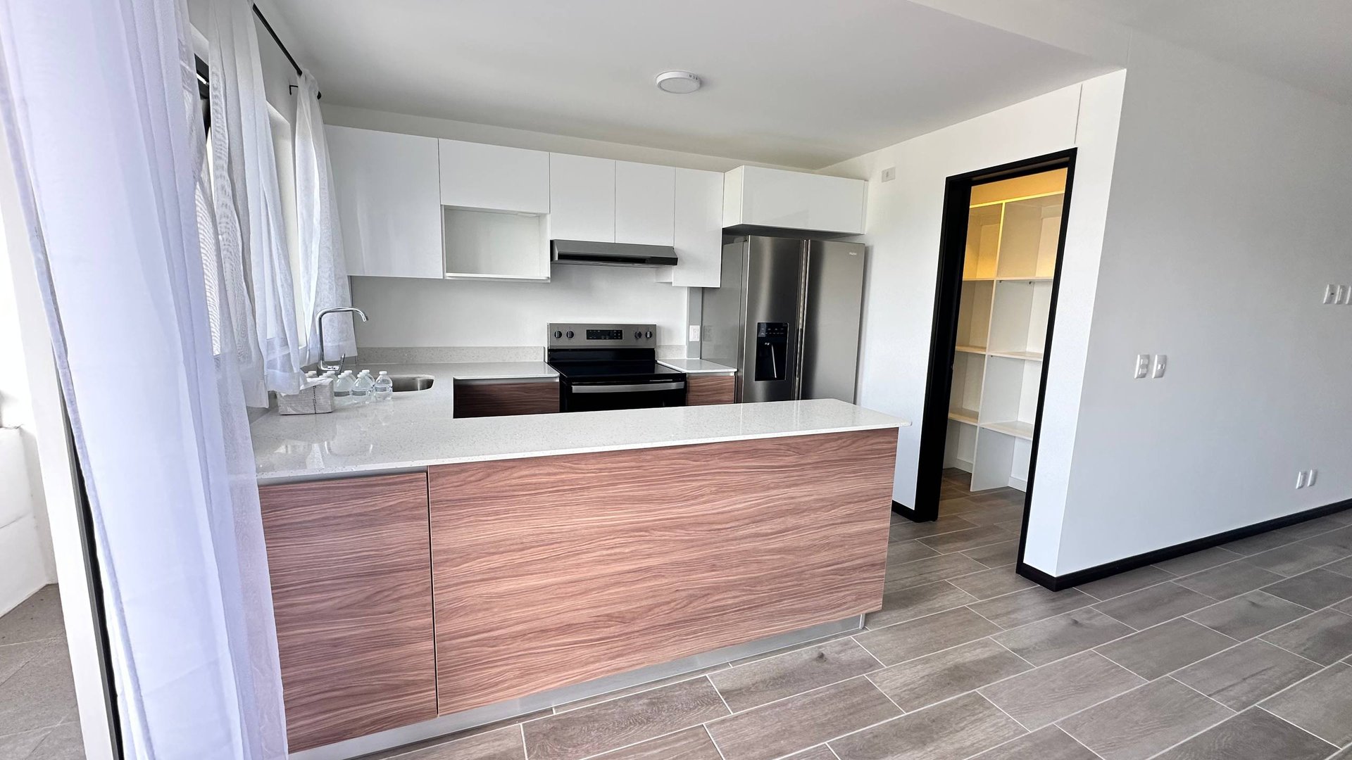 Apartamentos en renta en Edificio Segheria zona 14 - Miniatura 3