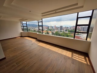 Apartamento Remodelado 4 Habitaciones 3 parqueos Oakland Zona 10 R-304 - 4