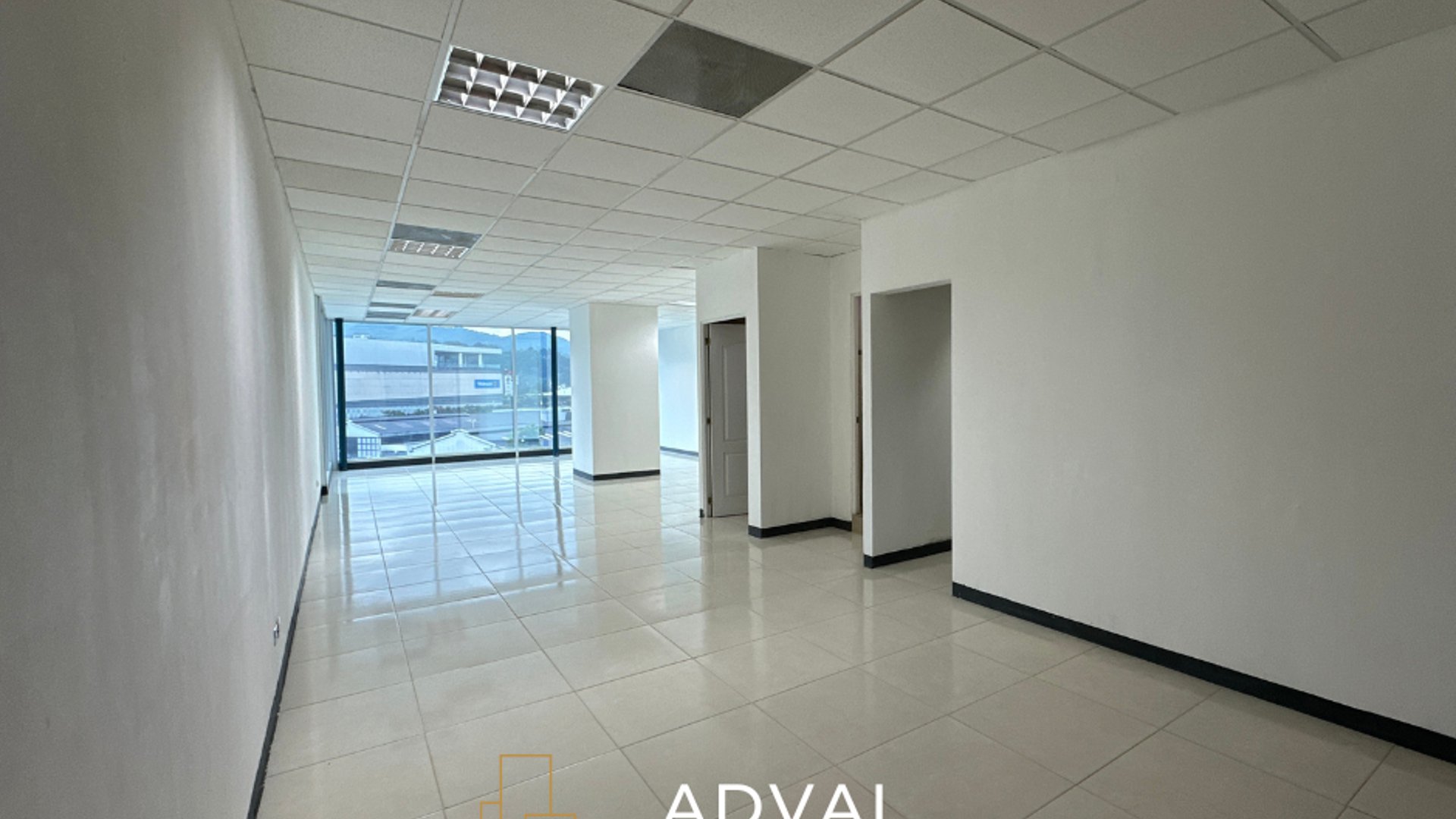 Oficina en renta Zona Pradera Zona 10 - Miniatura 4