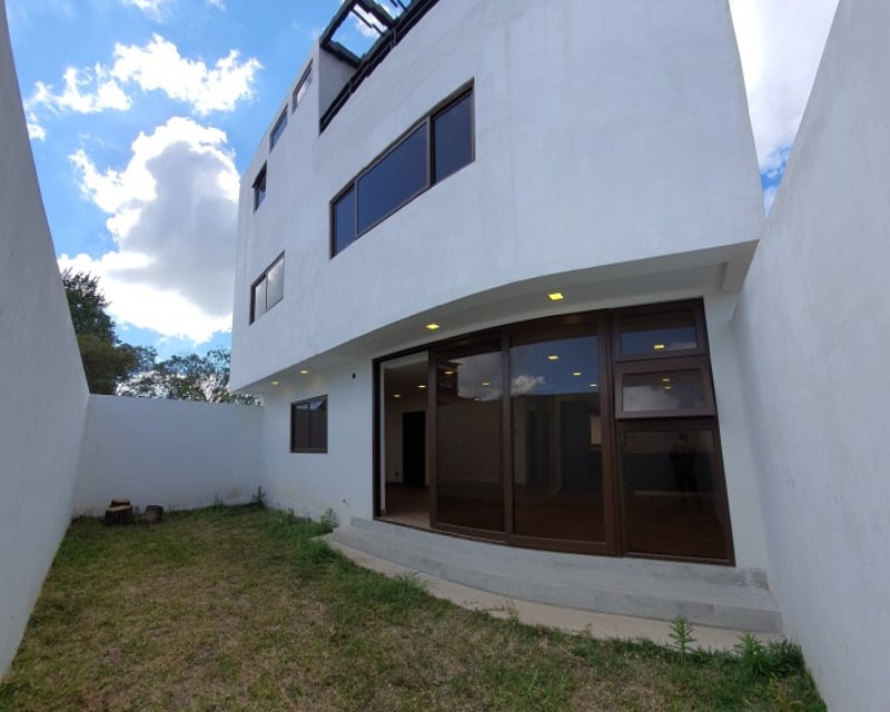 Casa en Venta de 3 niveles en Vista Hermosa 1 Zona 15