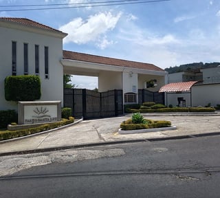 Casa en VENTA en Paseo Santa Luz San José Pinula