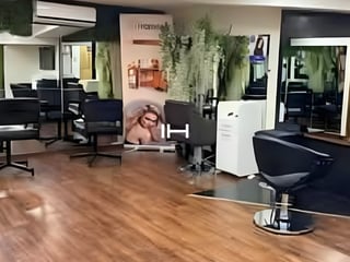 LOCAL EN RENTA EN ZONA 11 EQUIPADO PARA SALÓN DE BELLEZA - Image 4