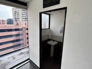 Oficina en venta, Desing Center zona 10. - 3
