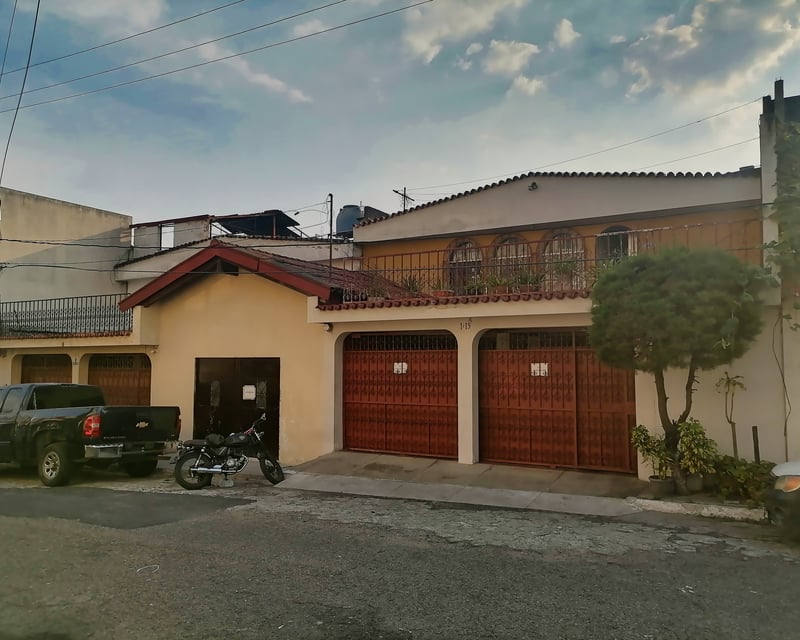 Vendo Casa en Valles del Sol, Zona 4 Mixco (Cerca de Calzada San Juan)