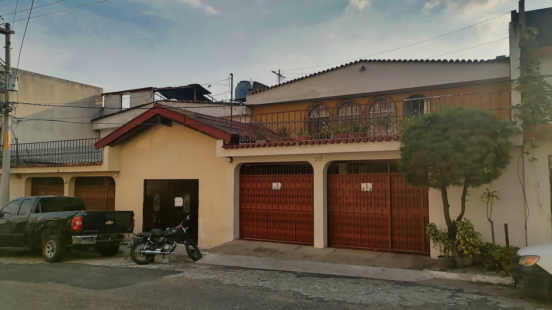 Vendo Casa en Valles del Sol, Zona 4 Mixco (Cerca de Calzada San Juan)