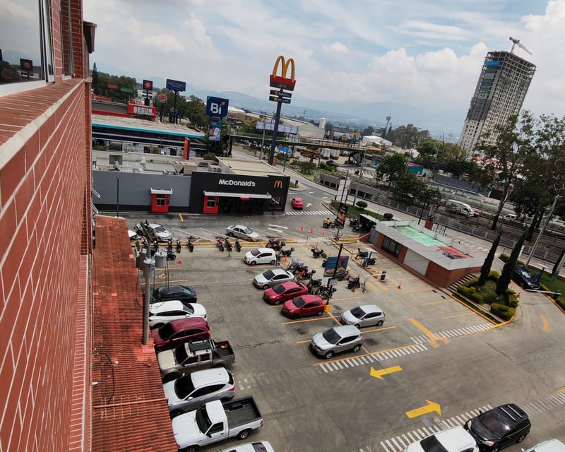 Rento Local Comercial el Plaza Canadá