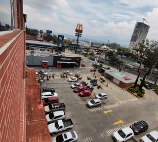 Rento Local Comercial el Plaza Canadá