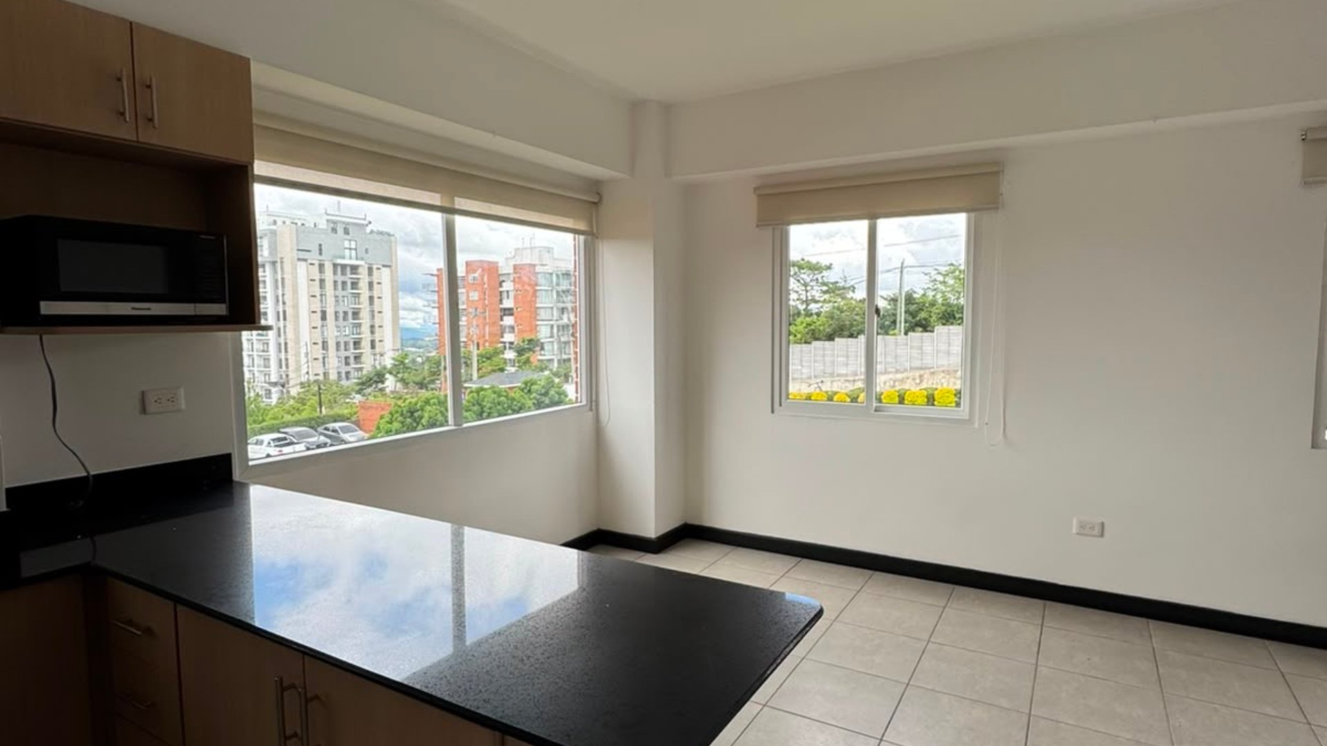 Rento apartamento en Edificio Hexa Cañada 16, Zona 16 - Miniatura 10
