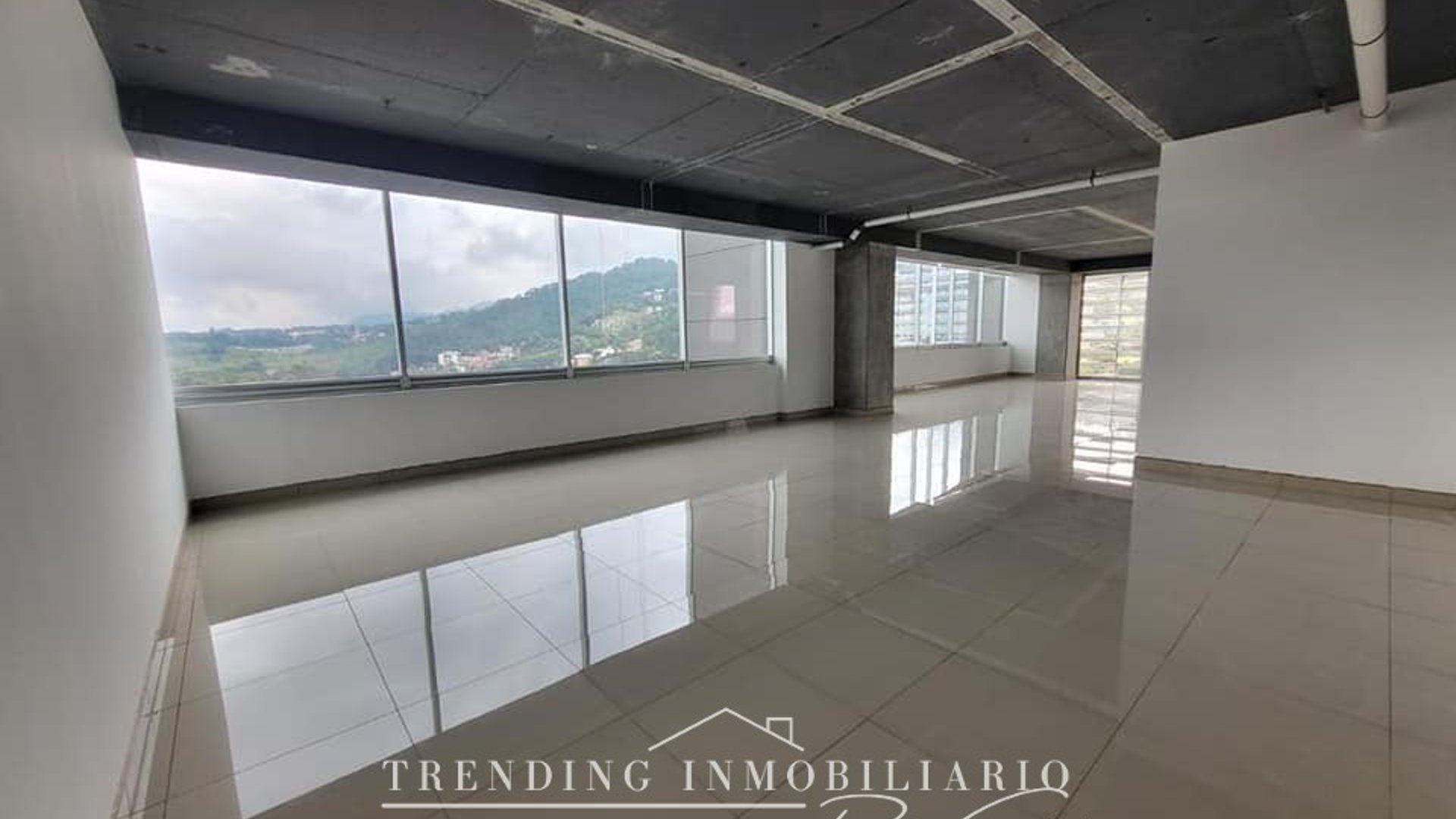✨ Zona 15 | Oficina en renta | 134.86 m² + 5 parqueos + bodega | Edificio Domani