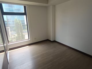 📍 APARTAMENTO EN RENTA – 2 HAB  | EDIFICIO VEINTI4 | ZONA 10 - 2