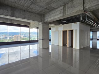 En venta Pent House Oficinas en Zona 10 Diagonal 6 - 4