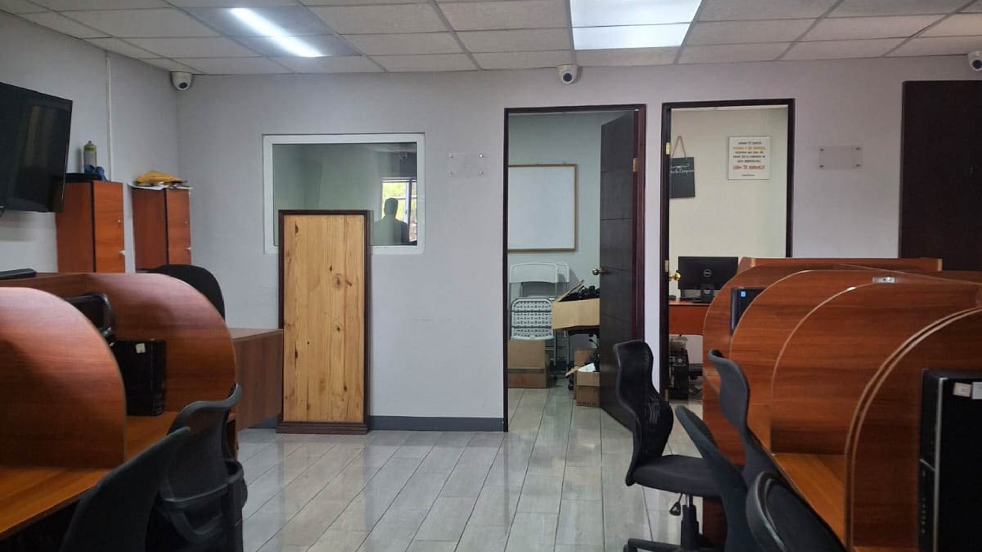 OFICINA EN RENTA EN ZONA 4 - Miniatura 5