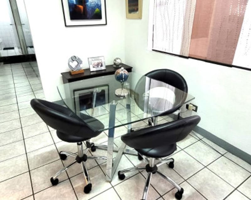 Oficina en Venta y Alquiler en Zona 10
