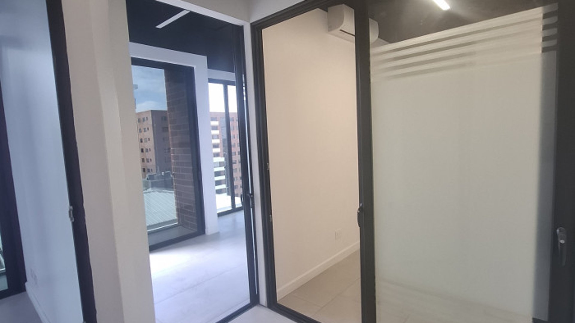 Clinica en Renta edificio Medico en zona 14 - Miniatura 9