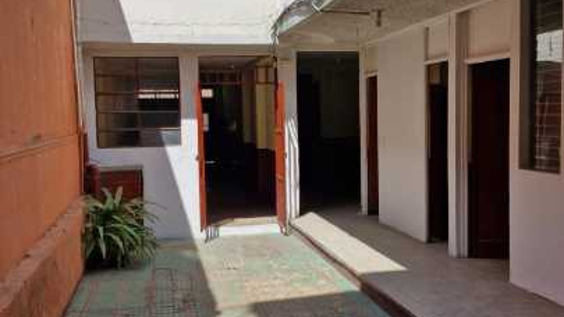 Casa grande en Venta/Alquilo ideal para hotel, oficinas, colegio en z2