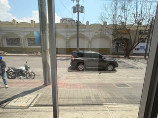 Alquilo local comercial en zona 9  - 2