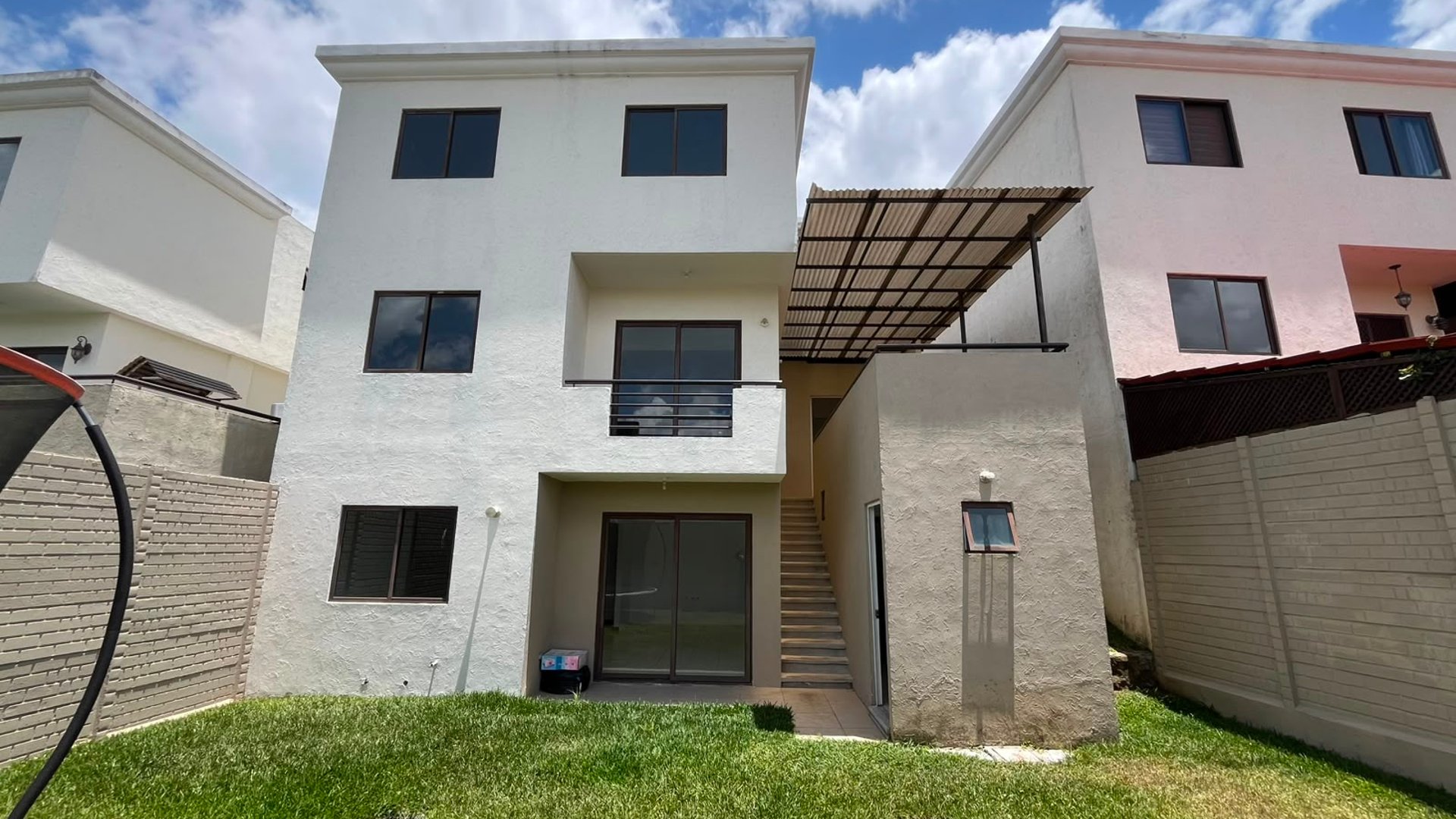 Exelente Casa En Venta En Vistas San Isidro,Zona 16 - Miniatura 2